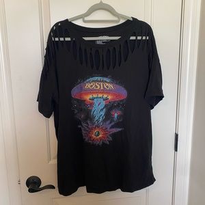 Torrid size 2 Boston tee